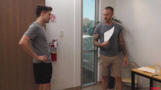 Blowjob, Cumshot, Bareback – POV-Hardcore-Video der Amateure Christian Wilde und Troye Dean, großer Schwanz anal gefickt