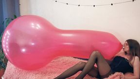 Cosette BTP's crystal pink Roomtex 36'' Longneck balloon - 480p