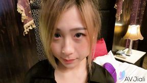 Sexy Chinese girl Lin Siyu rides boyfriend in hotel room