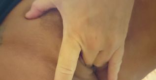 Playing with my tits and finger fucking my tight wet sticky pussy for you in today´s selfshot daily morning clip