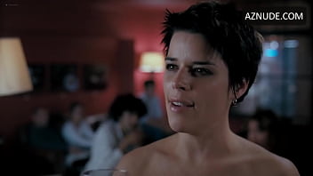 Neve Campbell in I really hate my job