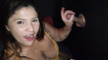 Fui na casa de swing e aproveitei muito no gloriroly chupei muito pau e levei gozada na cara