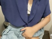 お外でおもらし！からのムラムラして人がいる公衆トイレでオナニー