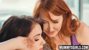 Kendra James fingers Rosalyn Sphinx’s tight core hard