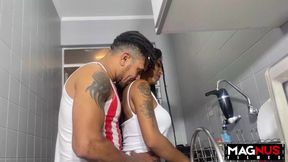 fodendo o cu da minha gostosa na cozinha