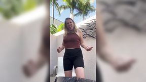 German Mature MILF peels off down and shows off big booty