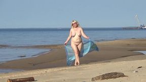 chubby mommy on beach