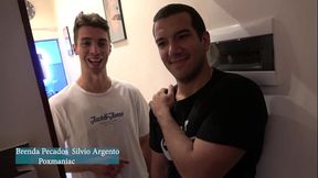 threesome con la brenda pecados trans latina viene sottomessa da due giovani italiani