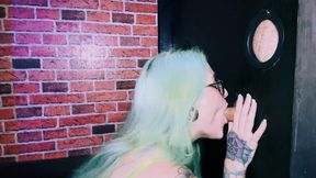 ElizabethHunny Loves Gloryholes