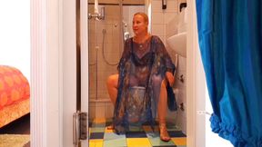 Selena's Gold Rain and Sex in Heels