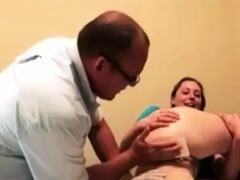 Aussie Teen Gets A Good Waxing