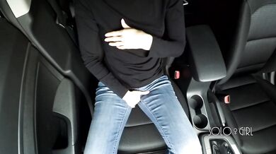 Public masturbation in the parking lot, almost caught while play with pussy