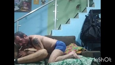 Mamando gostoso um pauzudo.