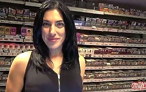 Sabrina, italienne de 30ans, a la libido explosive part 1