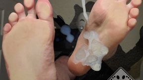 Barefoot Underglass POV Cum Crush