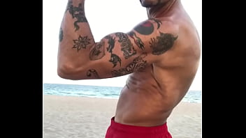 BICEP FLEXING