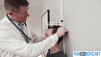 Hunk gay doctor craves for petite and tight ass to fuck