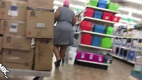 CURVY HOOD GRANNY IN A SKANKY OUTFIT
