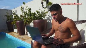 trio de novinhos fodendo na piscina de casa