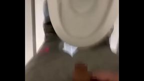 朝1番トイレでおしっこ