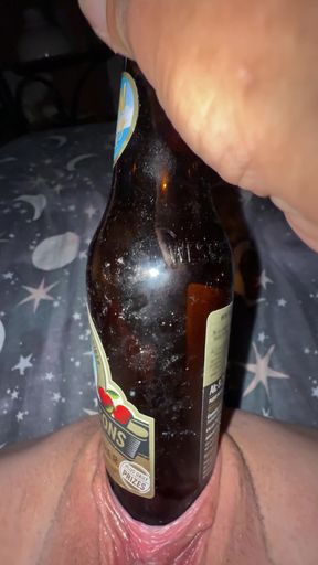 MILF&#039;s needy pussy with a bottle and a cheeky schlop and pop at the end
