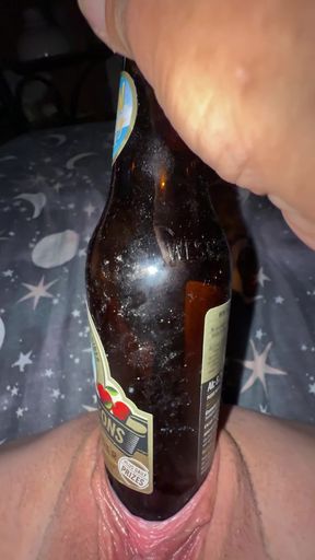 MILF&#039;s needy pussy with a bottle and a cheeky schlop and pop at the end