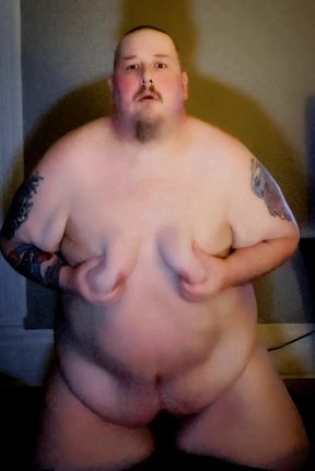 Showing off my fat titts