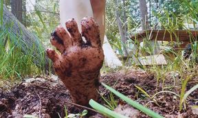 Cute Feet Sploshing in Mud