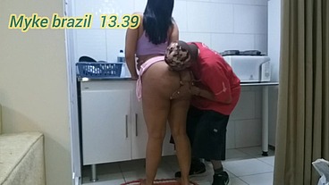 Vitoria beatriz ela e uma cozinheira muito boa eu preferir comer a rabada ela estava na cozinha ela adora dar o cuzinho ela pediu porra gosar na boca dela