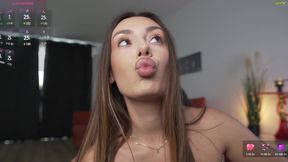Tempting Vixen in Live Chat Room Curvy Display