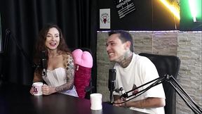 Percebeu que dava pra ganhar dinheiro fazendo putaria, teve o pau elogiado, e as posi&ccedil_&otilde_es favorita deles... - Jujube Del&iacute_cia &amp_ Ktal Delas (SHEER/RED)