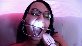 Big boobs chick loves to play with her wet pussy