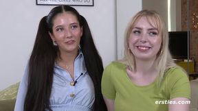 Twen Lana verwïhnt ihre Freundin Line mit Massage und geilem Kugel-Dildo - Amateur brunette and blonde lesbians