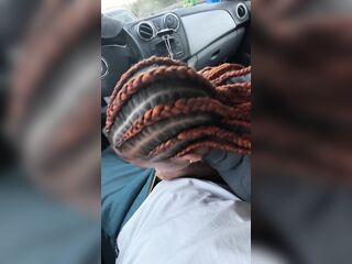 Riesgo en público dentro de un coche - pareja
