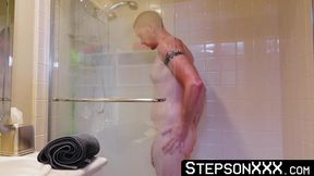 Hung dude Brody Kayman pierces Floriens bubble butt with intensity