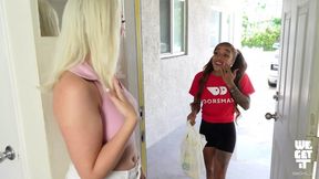 Gia OhMy eats Mena Carlisle&#039;s perfect pussy for breakfast