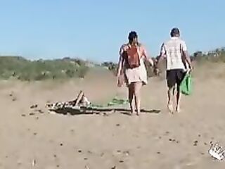 Exhibitionist pair looks for bulls at the beach