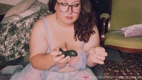 Vends-ta-culotte - Hot French Amateur BBW Warming Herself