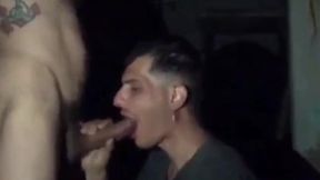 tomei leite do novinho dotado no terreno abandonado