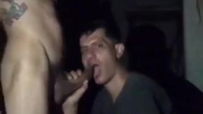 tomei leite do novinho dotado no terreno abandonado