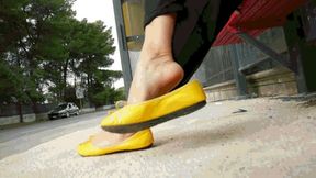 Waiting in yellow ballet flats MP4 (1920x1080) FHD