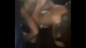 Sexo gay na balada ao vivo