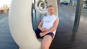 Guy Masturbates In The City In The Morning While Walking