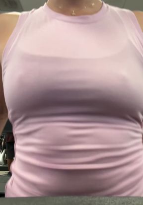 Big-nippled gym babe gets it on in a locker room