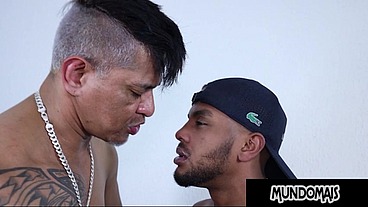 Perdi a virgindade pra um pau grosso e enorme!