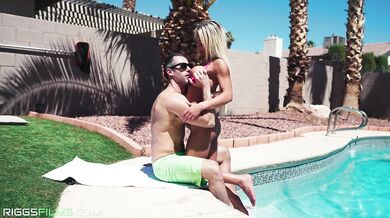 Fit Kitty Outdoor Sex