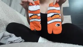 My girlfriend Tries Out What It's Like to Wear Japanese Tabi Socks and Then Plays with Her Feet and Toes
