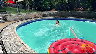 Suruba na Sunsex Poolparty