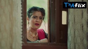 Indian beauty Neha Gupta exposes her perky breasts and lacy underwear