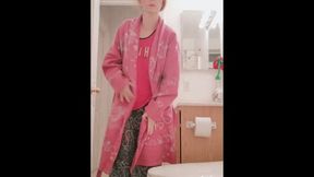 Pink robe Bathroom Peeper HD WMV